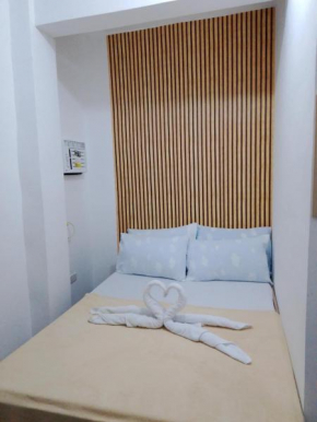 STUDIO TYPE ROOM WITH AC, PRIVATE TOILET & BATH and Kitchen
